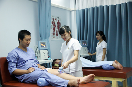 Điều trị thoái hóa khớp gối bằng vật lý trị liệu